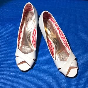 Dexflex Comfort white wedges